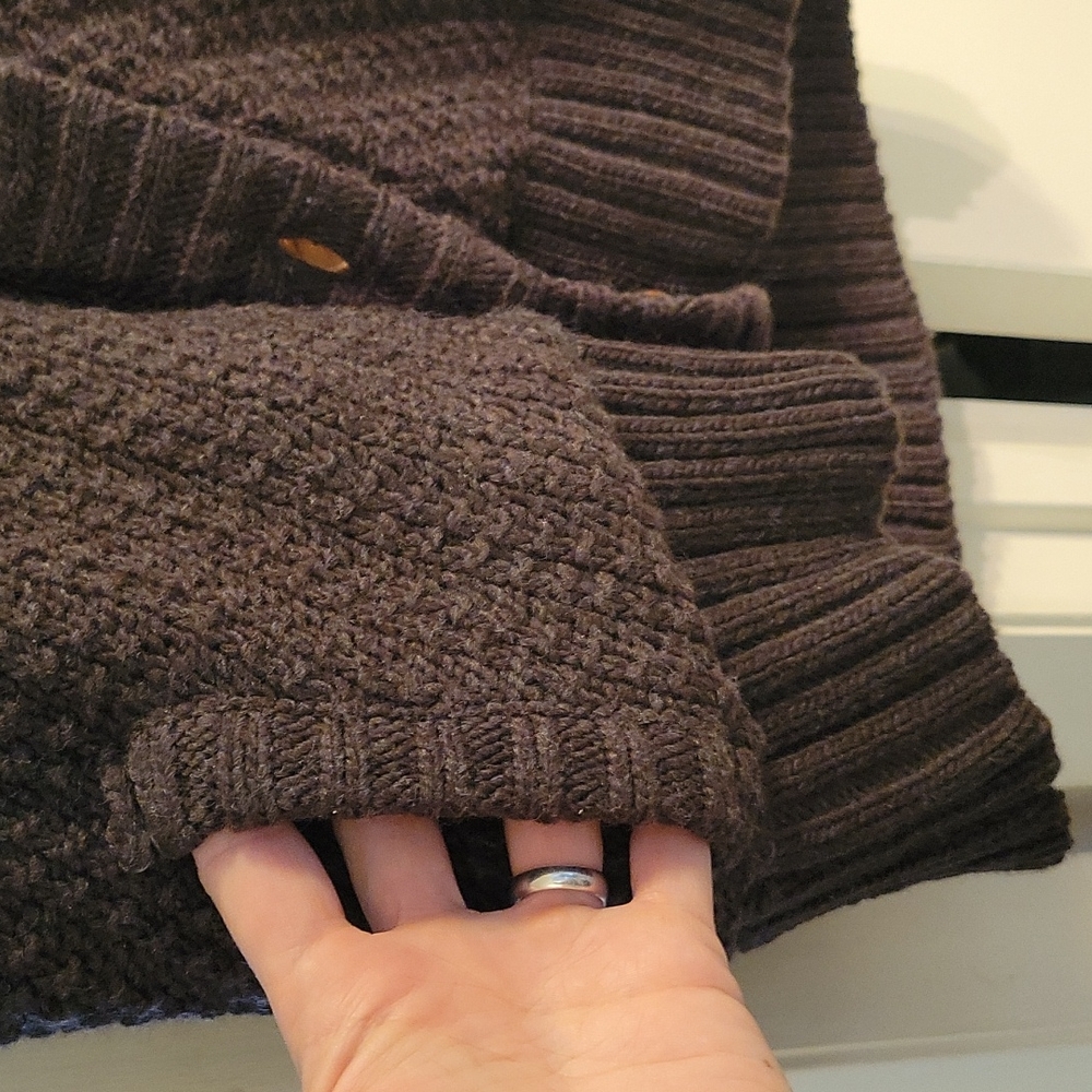 Brown knitted sweater vest with faux fur collar - Picture 5 of 5